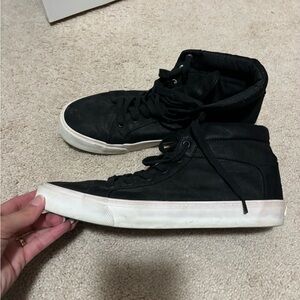 Men’s high top sneaker